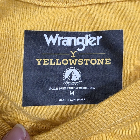Yellowstone Dutton Ranch Crop Top Wrangler Tee Women’s Medium Yellow Ranch Horse - Picture 3 of 7